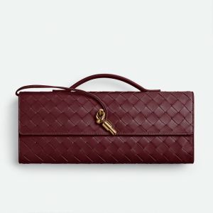 Bottega Veneta Andiamo Clutch In Intrecciato Leather Burgundy