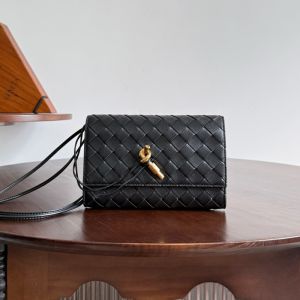 Bottega Veneta Andiamo Pouch In Intrecciato Nappa Lambskin Black