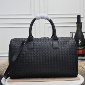 Bottega Veneta Medium Duffle Bag In Intrecciato Calfskin Black