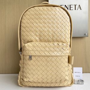 Bottega Veneta Medium Classic Backpack In Intrecciato Leather Apricot