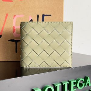 Bottega Veneta Bi-Fold Wallet In Intrecciato Calfskin Light Green