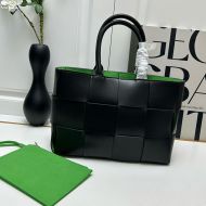 Bottega Veneta Small East-West Arco Tote In Intreccio Leather Black/Green