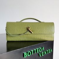 Bottega Veneta Andiamo Clutch In Crocodile Leather Khaki