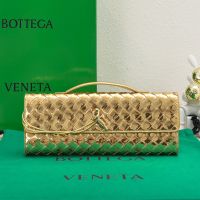 Bottega Veneta Andiamo Clutch In Intrecciato Metallic Leather Gold