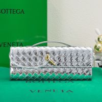 Bottega Veneta Andiamo Clutch In Intrecciato Metallic Leather Silver