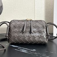 Bottega Veneta Concert Pouch In Intreccio Leather Coffee