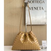 Bottega Veneta Medium Dustbag In Intrecciato Calfskin Brown