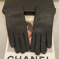 Bottega Veneta Women Gloves In Intrecciato Lambskin Black