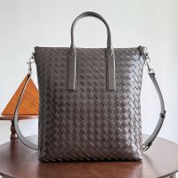 Bottega Veneta Zipped North-South Tote 39 In Intrecciato Calfskin Coffee