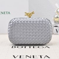 Bottega Veneta Knot Clutch In Intrecciato Silk Silver