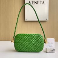 Bottega Veneta Knot Clutch on Strap In Intreccio Leather Green