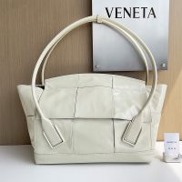 Bottega Veneta Large Arco Top Handle Bag In Intrecciato Waxed Calfskin Beige