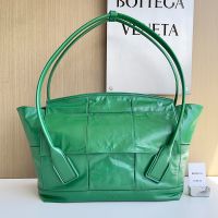 Bottega Veneta Large Arco Top Handle Bag In Intrecciato Waxed Calfskin Green