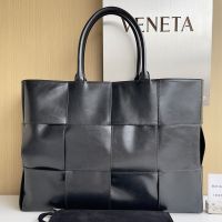 Bottega Veneta Large Arco Tote 46 In Intreccio Shiny Calfskin Black