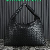 Bottega Veneta Large Hop Shoulder Bag In Intrecciato Leather Black