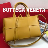 Bottega Veneta Medium Arco Tote with Detachable Strap In Intreccio Leather Yellow