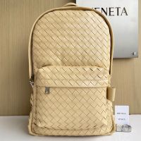 Bottega Veneta Medium Classic Backpack In Intrecciato Leather Apricot