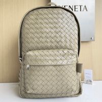 Bottega Veneta Medium Classic Backpack In Intrecciato Leather Khaki