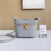 Bottega Veneta Mini Vanity Case In Intrecciato Leather Grey