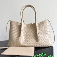 Bottega Veneta Large Pinacoteca Tote 42 In Intrecciato Silky Calfskin Beige
