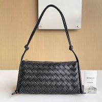 Bottega Veneta Pouch On Strap In Intrecciato Lambskin Black