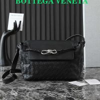Bottega Veneta Small Andiamo Messenger Bag In Intrecciato Calfskin Black