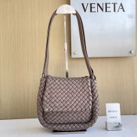 Bottega Veneta Small Cobble Shoulder Bag In Intreccio Leather Coffee