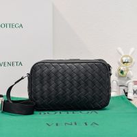 Bottega Veneta Small Camera Bag In Intreccio Leather Black