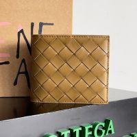 Bottega Veneta Bi-Fold Wallet In Intrecciato Calfskin Brown