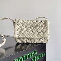 Bottega Veneta Small Rumple Messenger Bag In Foulard Intrecciato Leather White