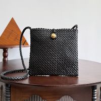 Bottega Veneta Tosca Phone Bag In Intrecciato Leather Black