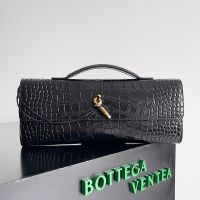 Bottega Veneta Andiamo Clutch In Crocodile Leather Black