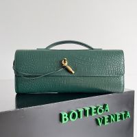Bottega Veneta Andiamo Clutch In Crocodile Leather Green