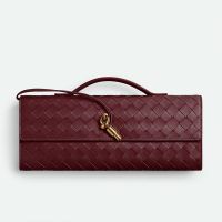 Bottega Veneta Andiamo Clutch In Intrecciato Leather Burgundy