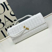 Bottega Veneta Andiamo Clutch In Intrecciato Leather White