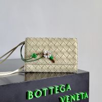 Bottega Veneta Andiamo Daisy Pouch with Daisy Flower Closure In Intrecciato Leather White