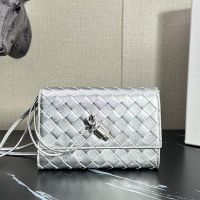 Bottega Veneta Andiamo Pouch In Intrecciato Metalized Lambskin Silver