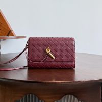 Bottega Veneta Andiamo Pouch In Intrecciato Nappa Lambskin Burgundy