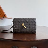 Bottega Veneta Andiamo Pouch In Intrecciato Nappa Lambskin Dark Brown
