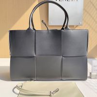 Bottega Veneta Large Arco Tote 41 In Intreccio Leather Black/White