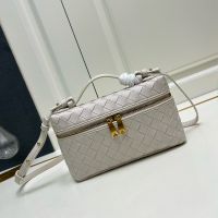Bottega Veneta Bang Bang Vanity Case In Intrecciato Leather Beige