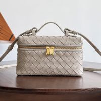 Bottega Veneta Bang Bang Vanity Case In Intrecciato Leather Grey
