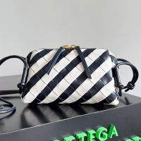 Bottega Veneta Concert Pouch In Intreccio Leather Navy Blue/White