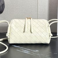 Bottega Veneta Concert Pouch In Intreccio Leather White