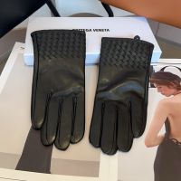 Bottega Veneta Women Gloves In Lambskin Black
