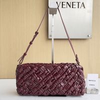 Bottega Veneta Kalimero Cha-Cha Clutch In Foulard Intrecciato Calfskin Burgundy