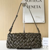 Bottega Veneta Kalimero Cha-Cha Clutch In Foulard Intrecciato Calfskin Taupe