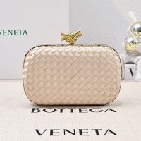 Bottega Veneta Knot Clutch In Intrecciato Silk Apricot