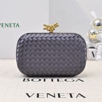 Bottega Veneta Knot Clutch In Intrecciato Silk Purple