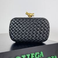 Bottega Veneta Knot Clutch In Intreccio Lambskin Black